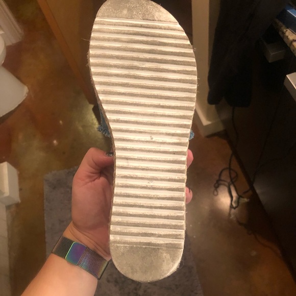 *** SOLD *** Steve Madden Kolten Denim Sandals - Picture 4 of 6